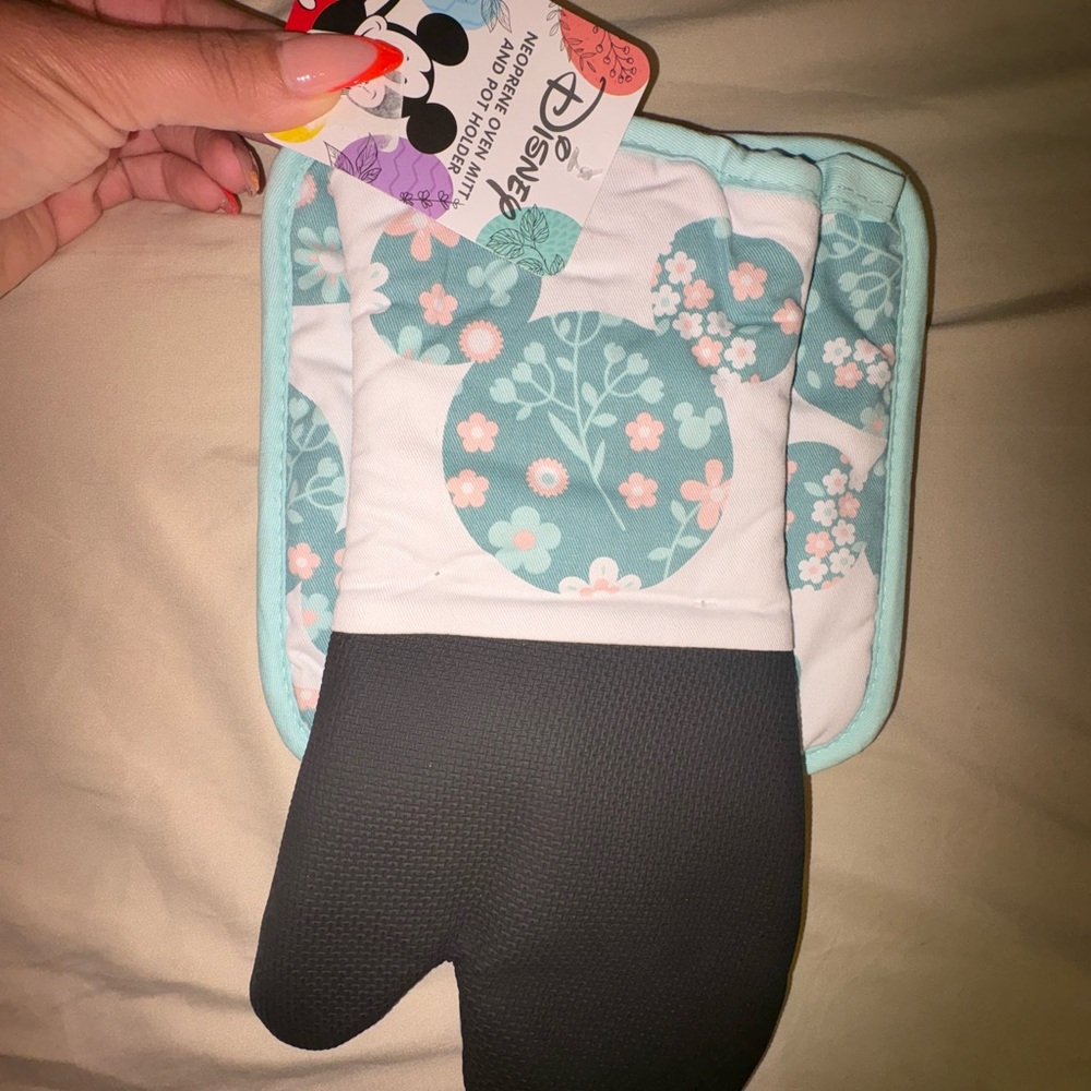 Disney Happy Spring Mickey Mouse Oven and Pot Mitt Set